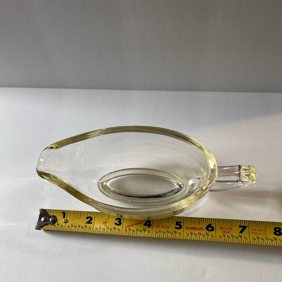 Pyrex gravy or sauce boat - Picture 2 of 5